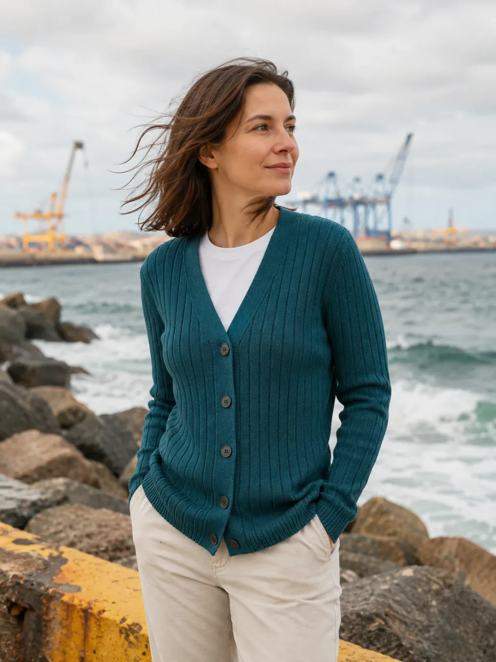 Dogger Rib V-Cardigan – Harbour, worn outdoors by the sea