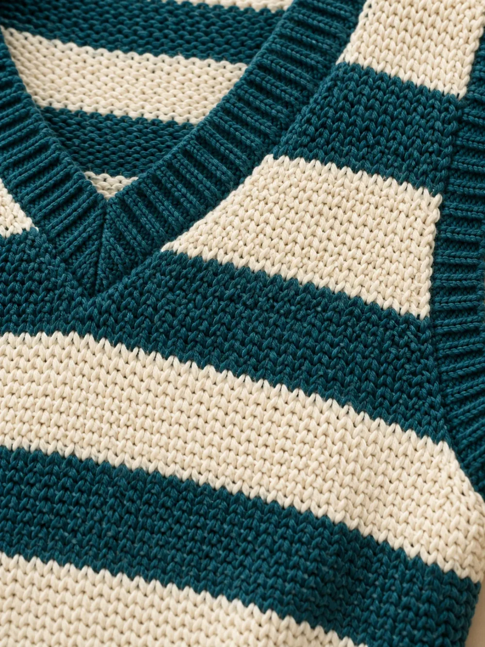 Faeroes Garter Stripe Vest – Salt, close-up of the stitch