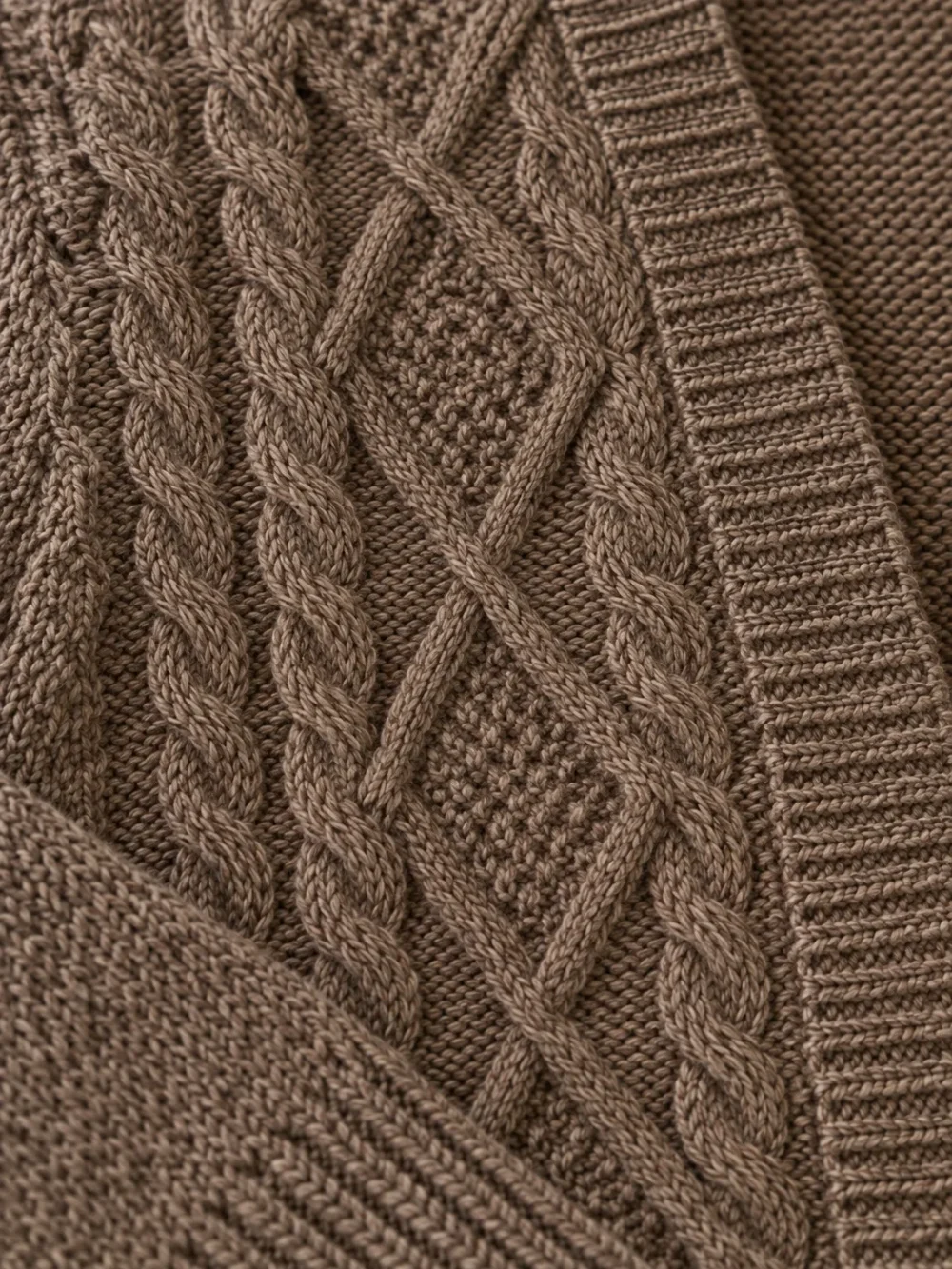 Fastnet Diamond Long Cardigan – Driftwood, close-up of the stitch