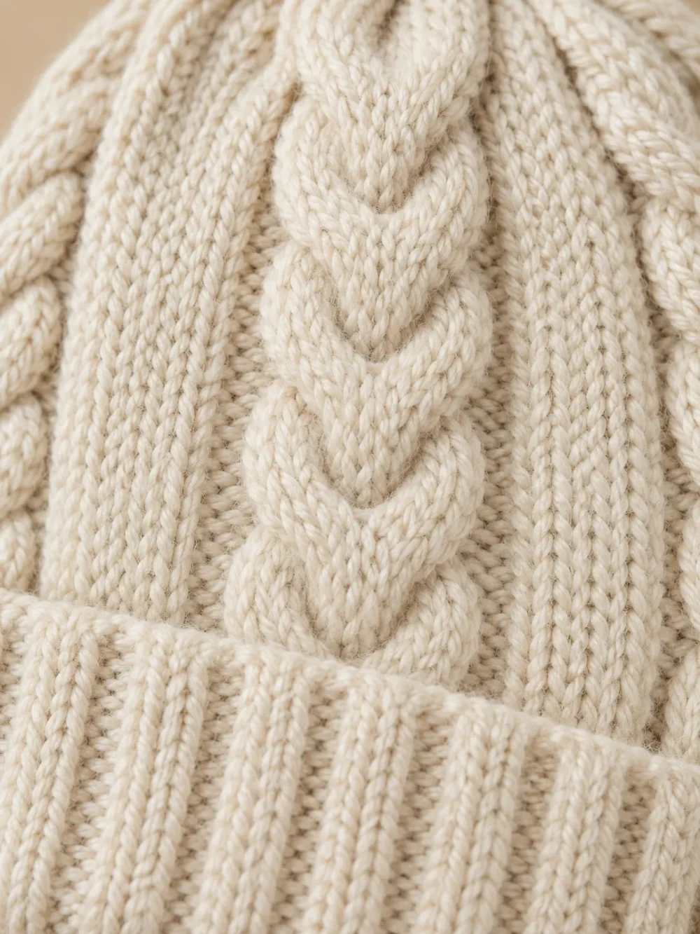 Fisher Cable Beanie – Salt, close-up of the stitch