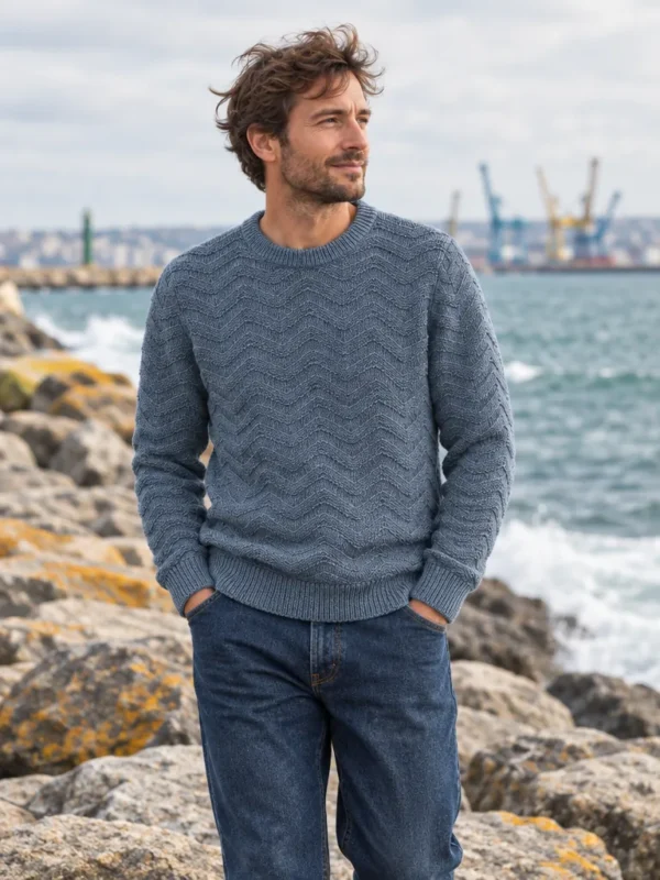 Hebrides Ripple Crew – Slate, worn outdoors by the sea