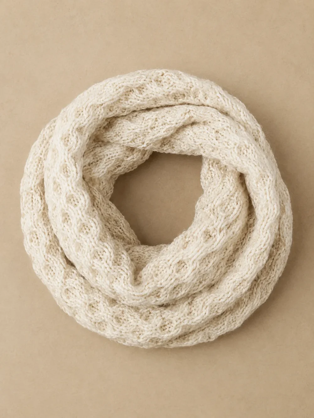 Utsire Honeycomb Snood – Salt, laid flat, front
