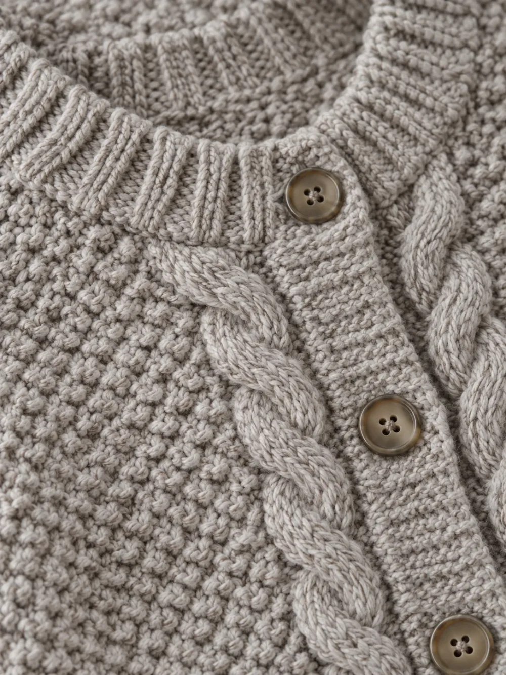 Viking Chunky Button Cardigan – Pebble, close-up of the stitch